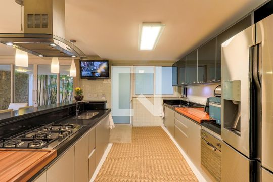 Cozinha de casa à venda com 3 quartos, 601m² em Santo Amaro, São Paulo