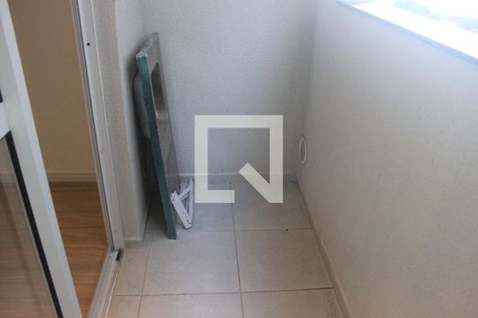 Varanda Sala de kitnet/studio para alugar com 1 quarto, 28m² em Vila das Bandeiras, Guarulhos