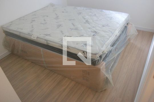 Quarto de kitnet/studio para alugar com 1 quarto, 28m² em Vila das Bandeiras, Guarulhos