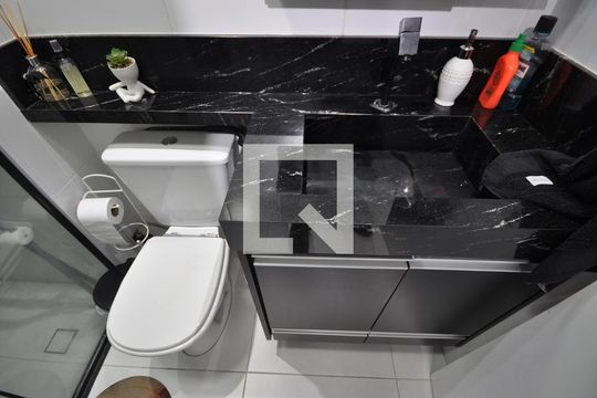 Banheiro de apartamento para alugar com 2 quartos, 42m² em Tucuruvi, São Paulo