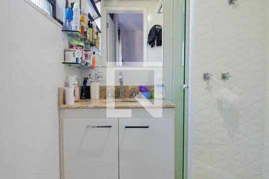 Banheiro da Suíte de apartamento à venda com 2 quartos, 70m² em Tijuca, Rio de Janeiro