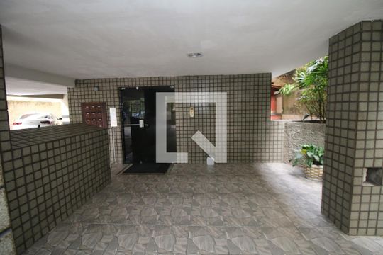 Fachada e portaria de apartamento à venda com 2 quartos, 54m² em Cordovil, Rio de Janeiro