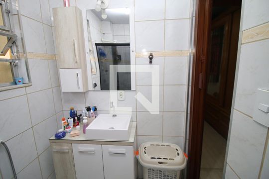 Banheiro de apartamento à venda com 2 quartos, 54m² em Cordovil, Rio de Janeiro