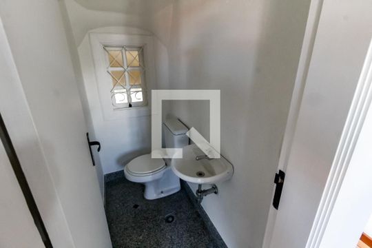 Lavabo de casa para alugar com 3 quartos, 178m² em Jardim Londrina, São Paulo