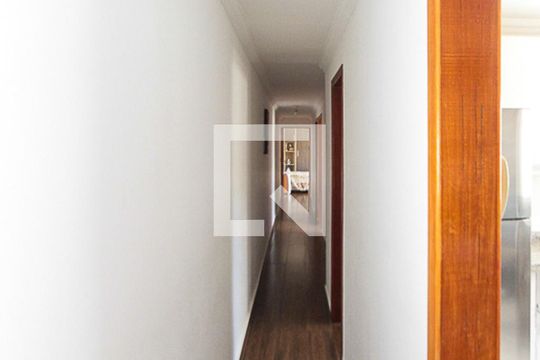 Corredor de casa à venda com 6 quartos, 300m² em Vila Virginia, São Paulo