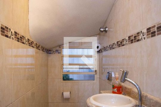 Lavabo de casa à venda com 3 quartos, 200m² em Jardim Aeroporto, São Paulo