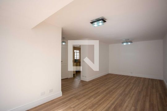 Sala de casa à venda com 3 quartos, 200m² em Jardim Aeroporto, São Paulo