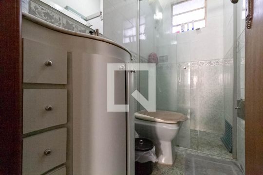 Banheiro social 1 de casa de condomínio para alugar com 3 quartos, 72m² em Dona Clara, Belo Horizonte