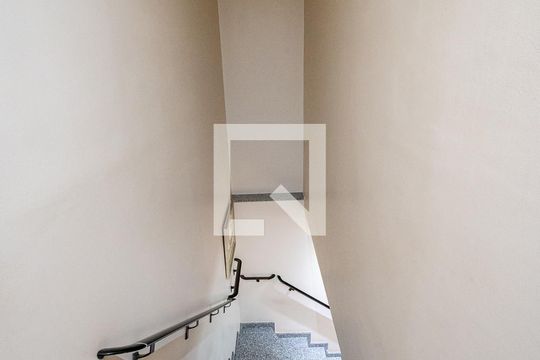 Escadas de casa à venda com 3 quartos, 170m² em Vila da Saúde, São Paulo