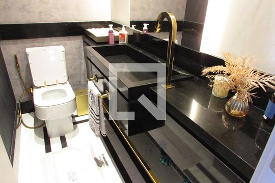 Banheiro Social de apartamento à venda com 4 quartos, 252m² em Real Parque, São Paulo