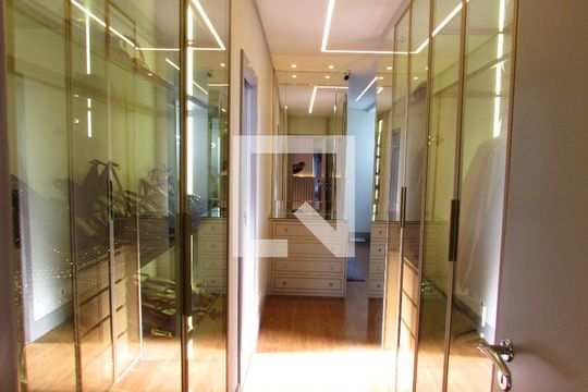 Closet da suíte 1 de apartamento à venda com 4 quartos, 252m² em Real Parque, São Paulo