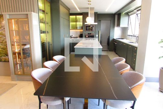 Cozinha de apartamento à venda com 4 quartos, 252m² em Real Parque, São Paulo