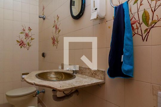 Lavabo de casa para alugar com 4 quartos, 416m² em Campo Belo, São Paulo