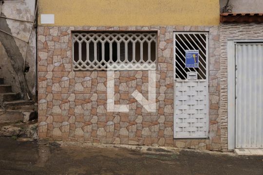 Fachada do imóvel (Placa instalada no portão) de casa à venda com 3 quartos, 27m² em Conjunto Residencial José Bonifácio, São Paulo