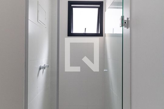 Banheiro da Suíte de apartamento para alugar com 2 quartos, 56m² em Aclimação, São Paulo