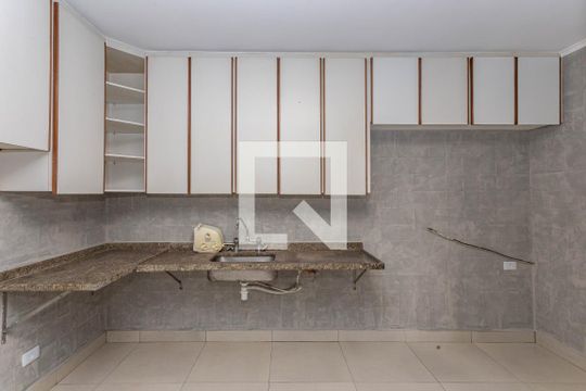 Cozinha de casa para alugar com 3 quartos, 270m² em Vila Liviero, São Paulo