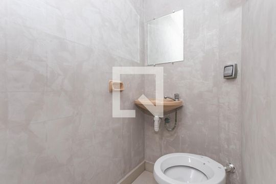 Lavabo de casa para alugar com 3 quartos, 270m² em Vila Liviero, São Paulo