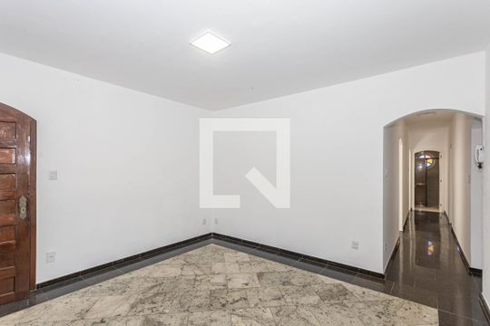 Sala de casa para alugar com 3 quartos, 270m² em Vila Liviero, São Paulo