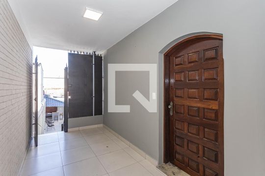 Garagem de casa para alugar com 3 quartos, 270m² em Vila Liviero, São Paulo