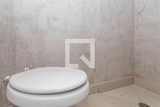 Suíte 1 de casa para alugar com 3 quartos, 270m² em Vila Liviero, São Paulo