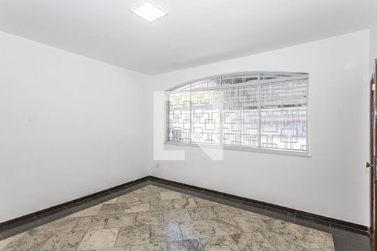 Sala de casa para alugar com 3 quartos, 270m² em Vila Liviero, São Paulo