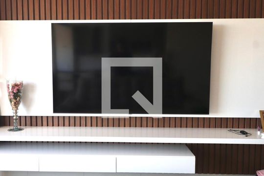 Televisão 75 polegadas de apartamento para alugar com 3 quartos, 105m² em Setor Leste Universitário, Goiânia