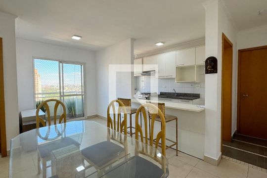 Sala de apartamento à venda com 2 quartos, 60m² em Jardim Tupanci, Barueri