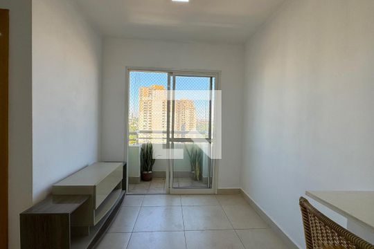 Sala de apartamento à venda com 2 quartos, 60m² em Jardim Tupanci, Barueri
