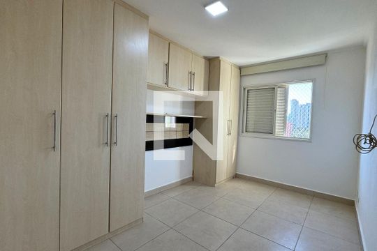 Quarto 1 de apartamento à venda com 2 quartos, 60m² em Jardim Tupanci, Barueri