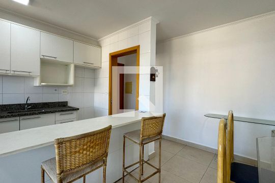 Cozinha de apartamento à venda com 2 quartos, 60m² em Jardim Tupanci, Barueri