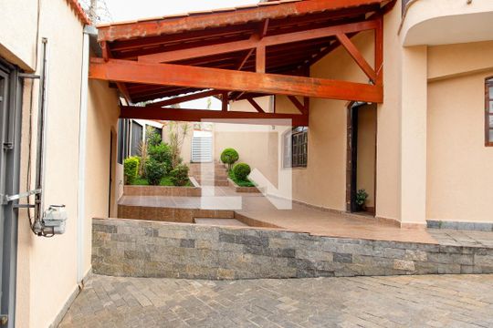Área comum de casa à venda com 4 quartos, 475m² em City Bussocaba, Osasco