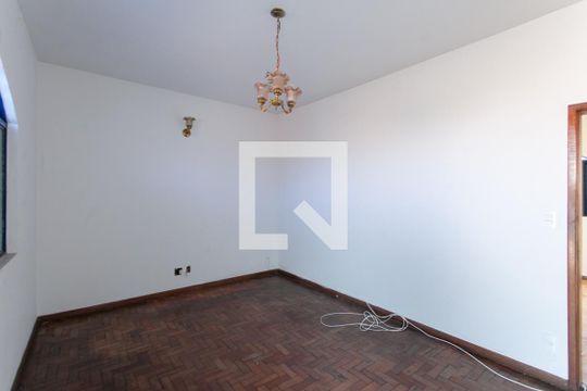 Sala de casa à venda com 3 quartos, 250m² em Santa Monica, Belo Horizonte