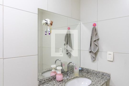 Banheiro de apartamento à venda com 2 quartos, 61m² em Macedo, Guarulhos