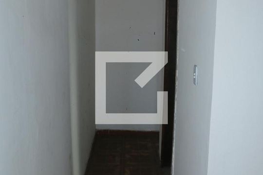 Corredor de casa para alugar com 2 quartos, 60m² em Parque Ulisses, Nova Iguaçu