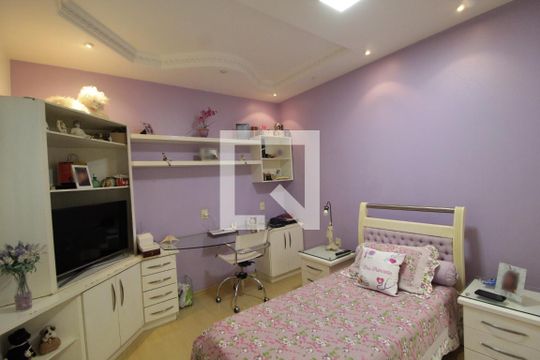 Suíte 1 de casa para alugar com 5 quartos, 370m² em Umuarama, Uberlândia
