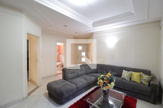 Sala de TV de casa para alugar com 5 quartos, 370m² em Umuarama, Uberlândia