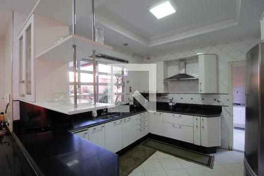 Cozinha de casa para alugar com 5 quartos, 370m² em Umuarama, Uberlândia