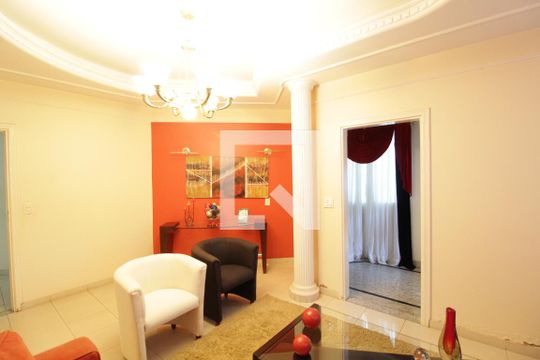Sala 1 de casa para alugar com 5 quartos, 370m² em Umuarama, Uberlândia