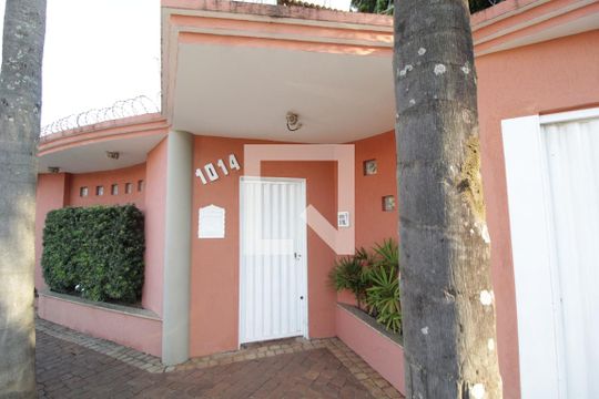 Fachada de casa para alugar com 5 quartos, 370m² em Umuarama, Uberlândia