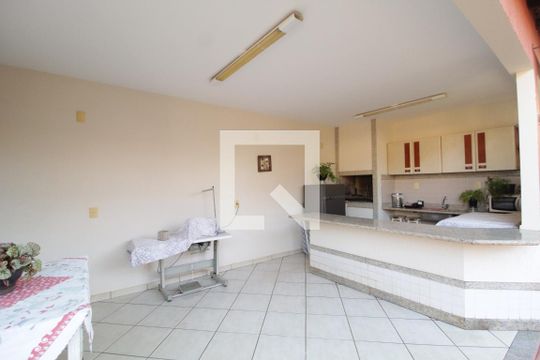 Varanda gourmet de casa para alugar com 5 quartos, 370m² em Umuarama, Uberlândia