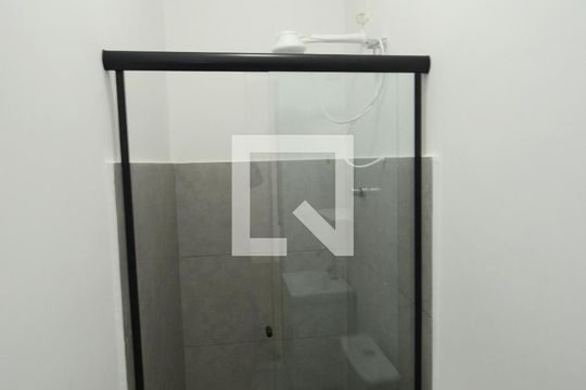 Banheiro de kitnet/studio para alugar com 1 quarto, 35m² em Jardim Palmares (zona Sul), São Paulo