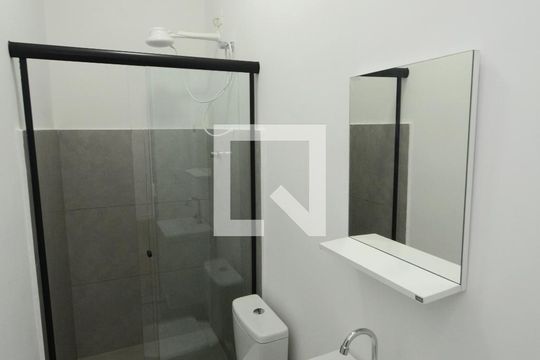 Banheiro de kitnet/studio para alugar com 1 quarto, 35m² em Jardim Palmares (zona Sul), São Paulo