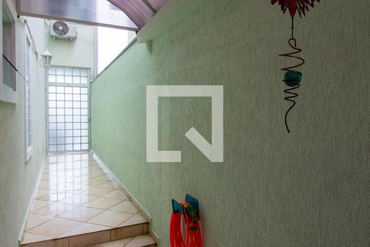 Corredor Externo de casa à venda com 3 quartos, 257m² em Parque Renato Maia, Guarulhos