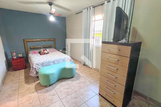 Quarto 2 de casa à venda com 3 quartos, 190m² em Carlos Prates, Belo Horizonte