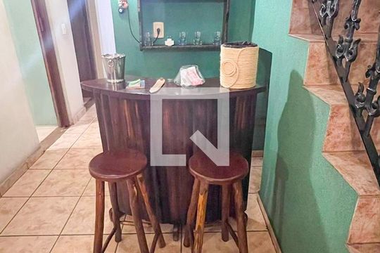 Sala de casa à venda com 3 quartos, 190m² em Carlos Prates, Belo Horizonte