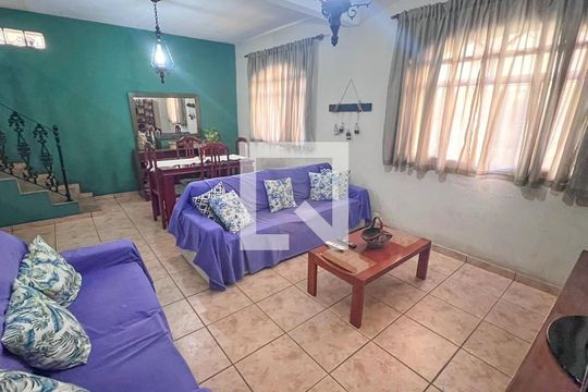 Casa à venda com 3 quartos, 190m² em Carlos Prates, Belo Horizonte