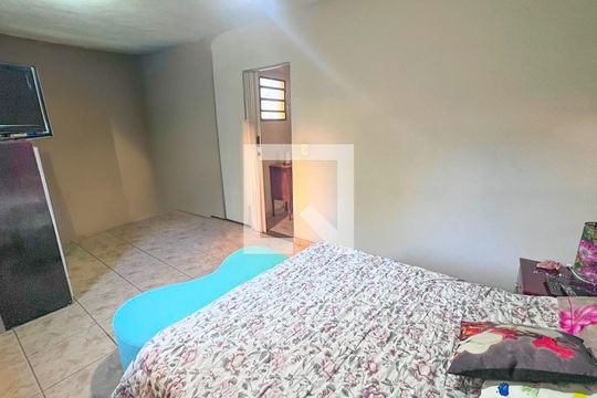 Quarto 2 de casa à venda com 3 quartos, 190m² em Carlos Prates, Belo Horizonte