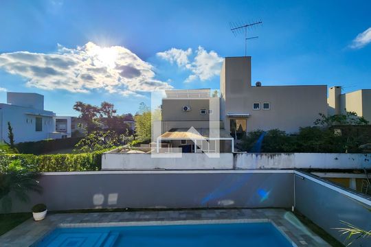 Vista de casa de condomínio para alugar com 4 quartos, 700m² em Residencial Morada dos Lagos, Barueri