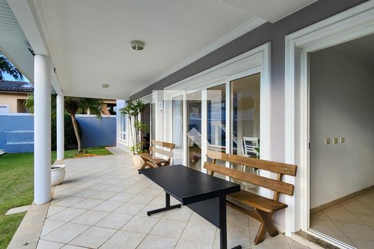 Quintal de casa de condomínio para alugar com 4 quartos, 700m² em Residencial Morada dos Lagos, Barueri