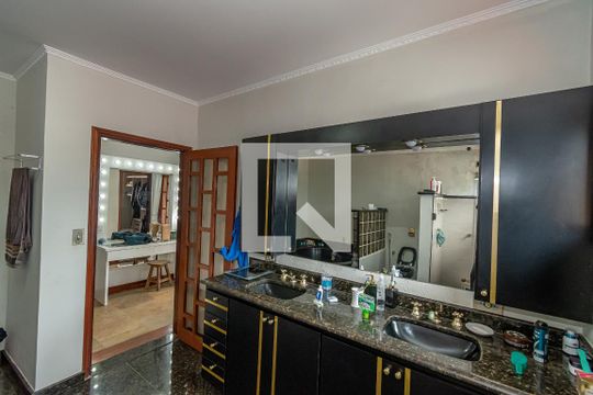 Banheiro da Suíte 1 de casa à venda com 5 quartos, 535m² em Bairro das Palmeiras, Campinas